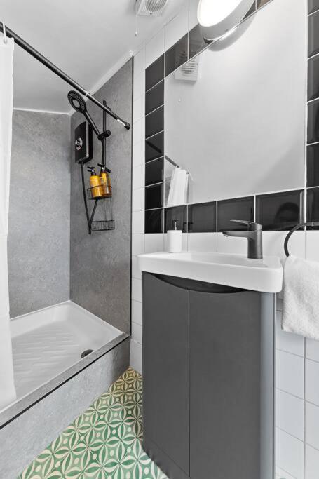 Apartment Stylish 3bed 2bathroom Flat - 4 Mins To Tube *