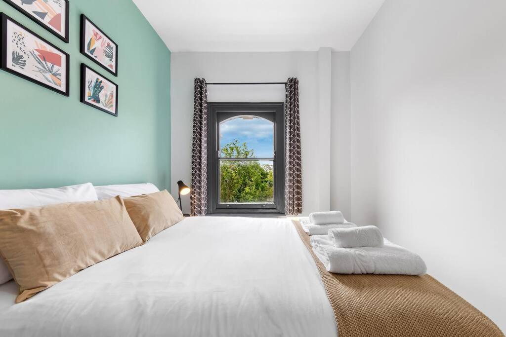 Stylish 3bed 2bathroom Flat - 4 Mins To Tube