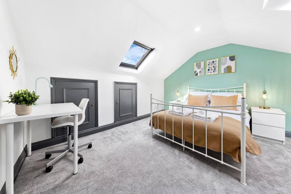 Stylish 3bed 2bathroom Flat - 4 Mins To Tube Apartment London