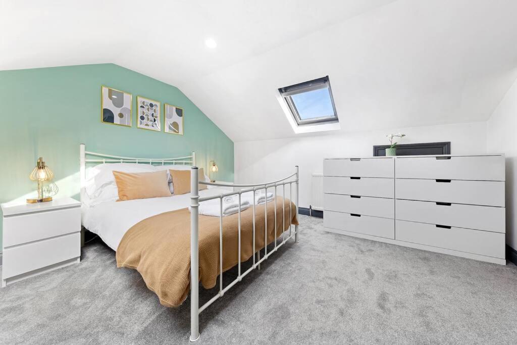 Apartment Stylish 3bed 2bathroom Flat - 4 Mins To Tube London